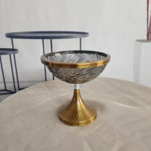 Διακοσμητικό Γυάλινο Μπωλ Με Μεταλλική Χρυσή Βάση Πόδι& Χρυσό Στεφάνι 19.5x19.5cm