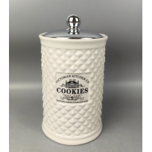 Μπισκοτιέρα Λευκή Κεραμική Διακοσμημένη Με Ασημί Καπάκι 23cm 